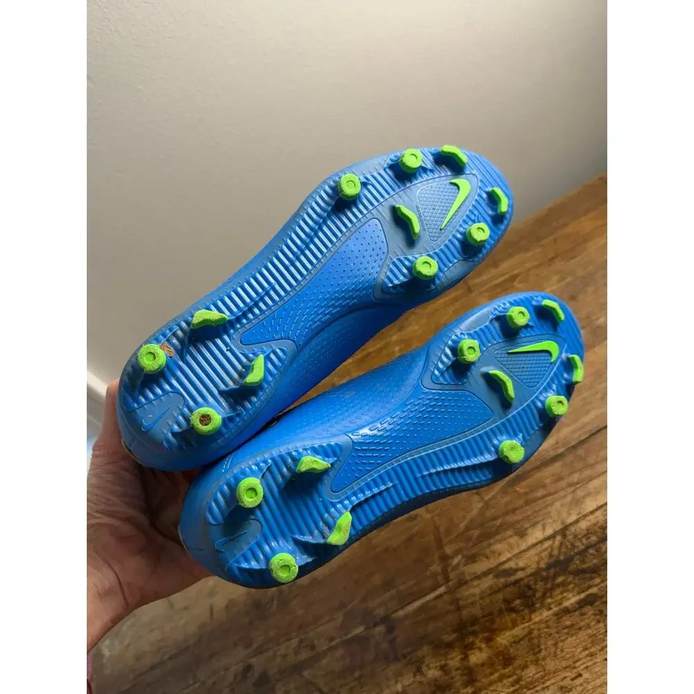 Nike Phantom GT Club soccer cleats size 7